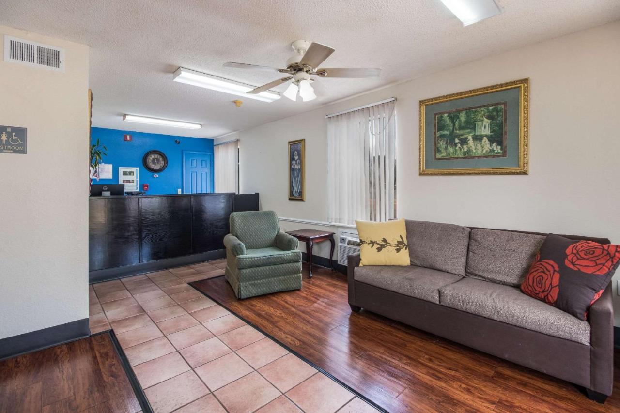 Rodeway Inn Bolivar Екстериор снимка