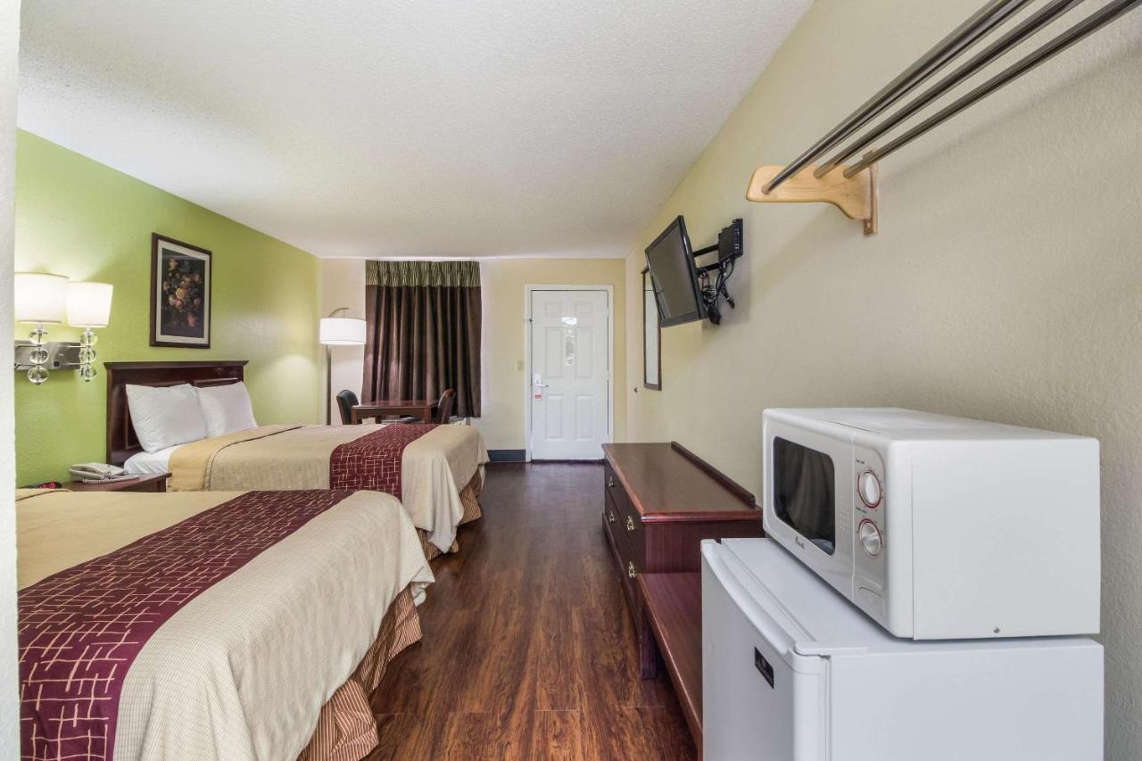 Rodeway Inn Bolivar Екстериор снимка