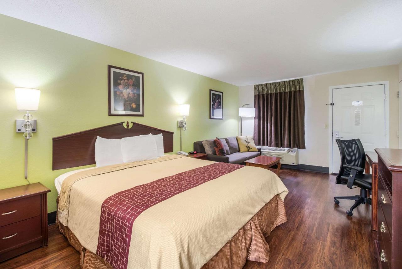 Rodeway Inn Bolivar Екстериор снимка